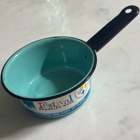 Adorable small vintage Festival Enameled Ware turquoise pot - Picture 1 of 7
